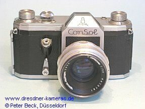 Consol #83271 mit Biotar 2/58 mit weggefräster Hersteller- und Objektivbezeichnung, dies wurde meist mit einem Vorschraubring kaschiert Consol #83271 mit Biotar 2/58 mit weggefräster Hersteller- und Objektivbezeichnung, dies wurde meist mit einem Vorschraubring kaschiert