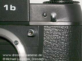Exa 1b #C881998 (1985) Version mit grob genarbter Belederung wie bei Exa Ia und Exa 1b mit verchromter Frontplatte