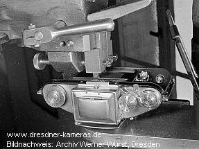 Hobeln der Filmgleitbahn einer Exakta Varex, spter wurden die Gleitbahnen gefrst