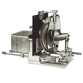 Xenon-Einbaublock zur Umrüstung von Kohlebogen- auf Xenon-Lampe (Werbeprospekt VEB Pentacon) Xenon-Einbaublock zur Umrüstung von Kohlebogen- auf Xenon-Lampe (Werbeprospekt VEB Pentacon)