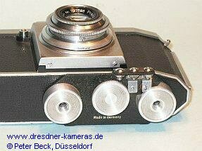 Praktica (1951) - Adapter fr Blitzkontakte am Kameraboden