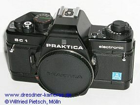 Praktica BC 1 (2. Version) mit Schild Pentacon Italia
