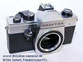 Praktica mit Blanko-Deckkappe für Großbritannien Praktica mit Blanko-Deckkappe für Großbritannien