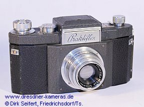 Den Zubehrschuh dieser Praktiflex Version 6 knnte man in Verbindung mit einem Blitzanschluss bringen, hier wurde aber offenbar nur ein zustzlicher Sucher aufgesteckt.