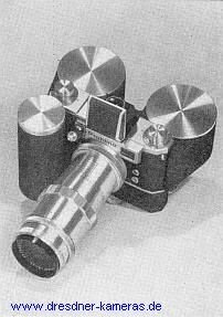 Praktina mit Elektromotor und 17m-Kassette, in der Zeitschrift Die Fotografie Heft10,1953